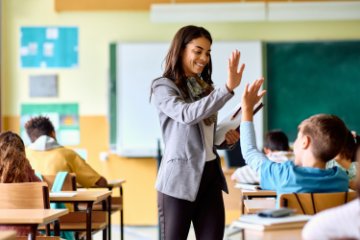 Thumbnail for Le RAEO célèbre la Journée mondiale des enseignantes et des enseignants 