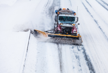 Une conduite sécuritaire en hiver : comment partager la route avec les chasse-neiges